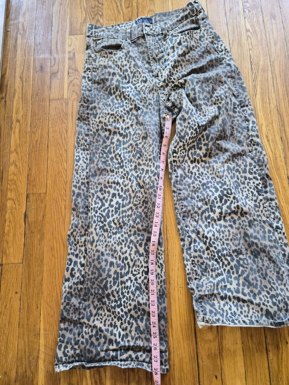 GAP Leopard Print High Rise Wide-Leg Jeans in Tan and Black - Picture 4 of 5